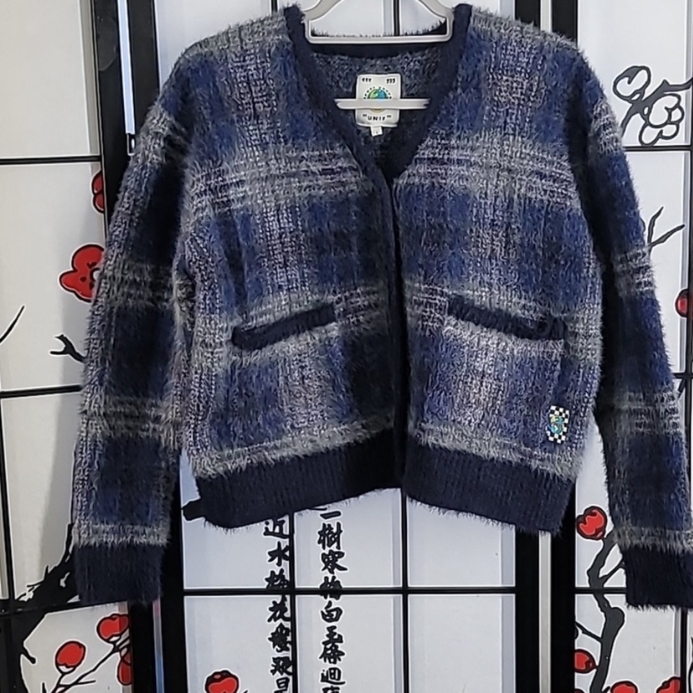 UNIF TY BLUE GREY PLAID FUZZY CROPPED CARDIGAN - S